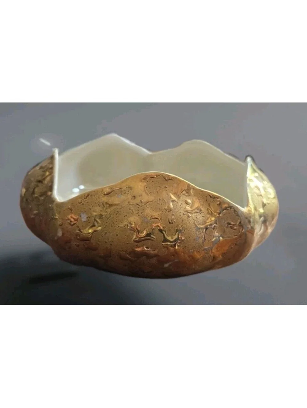 Queen Pottery 22 Kt Weeping Gold 6